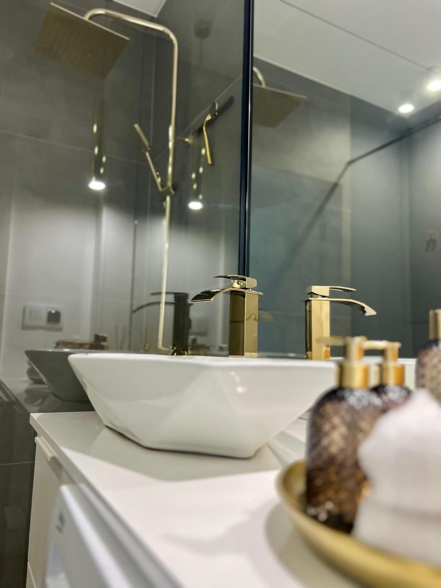 M&S Lux Apartments Kochanowskiego Łódź Buitenkant foto